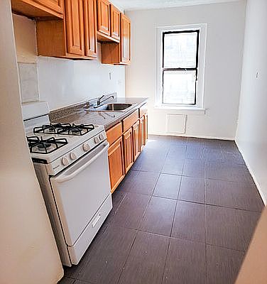 2nd image of 1466 Beach Ave #7