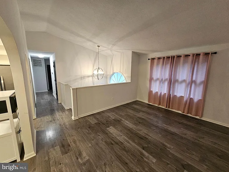 730 Ox Bow Ln — Photo 2