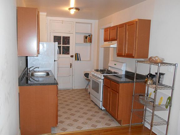 2nd image of 5945 N Greenview Ave APT 1