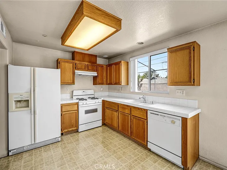 465 E Afton Ln — Photo 7