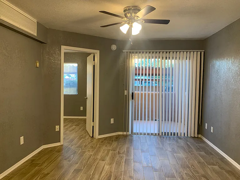 1810 E Blacklidge Dr #718 — Photo 8
