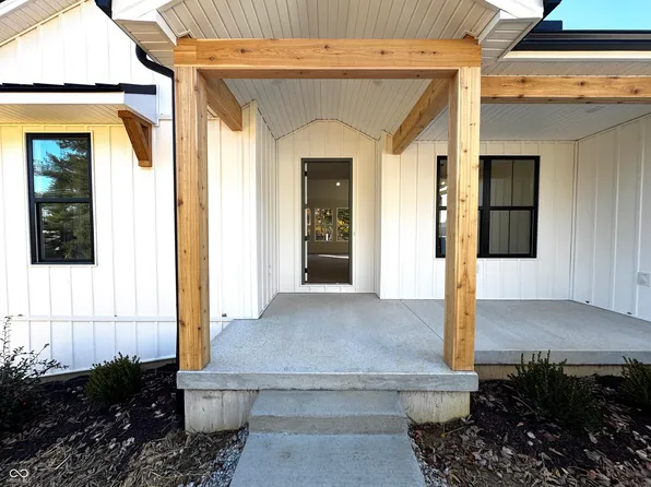 1120 Terrace Lake Rd, Columbus, IN 47201