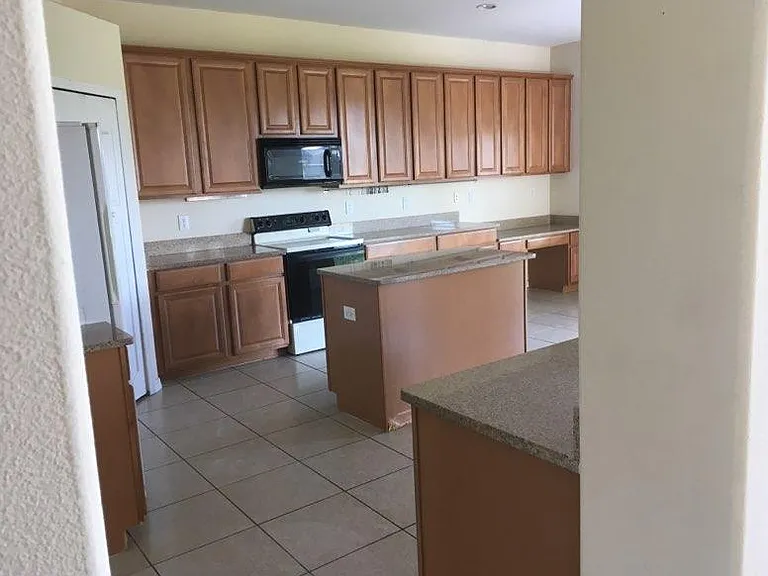 168 Preston Ave — Photo 5