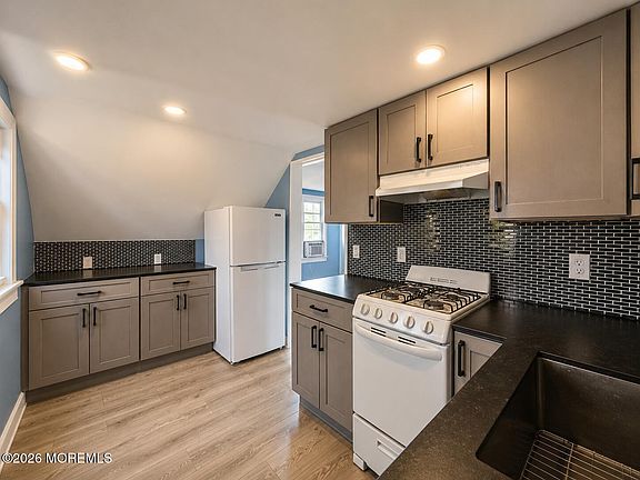 4th image of 66 Alcoa Ave #2