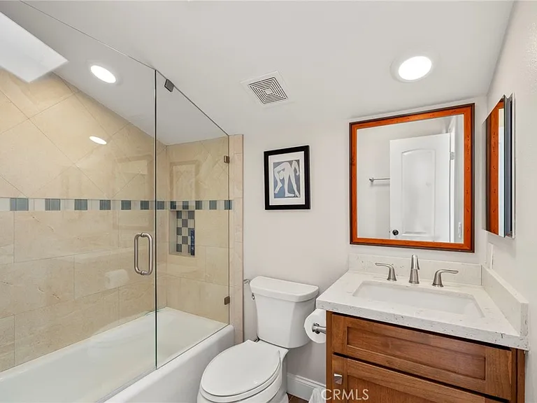 412 Acacia Ave #1/2 — Photo 22