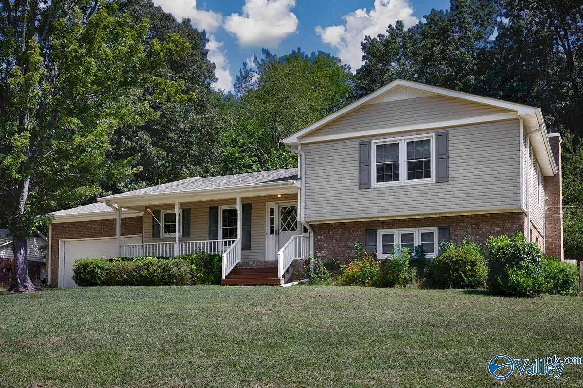 4 bed, 2.5 bath, 2317 sqft, $1,900 — Photo 1