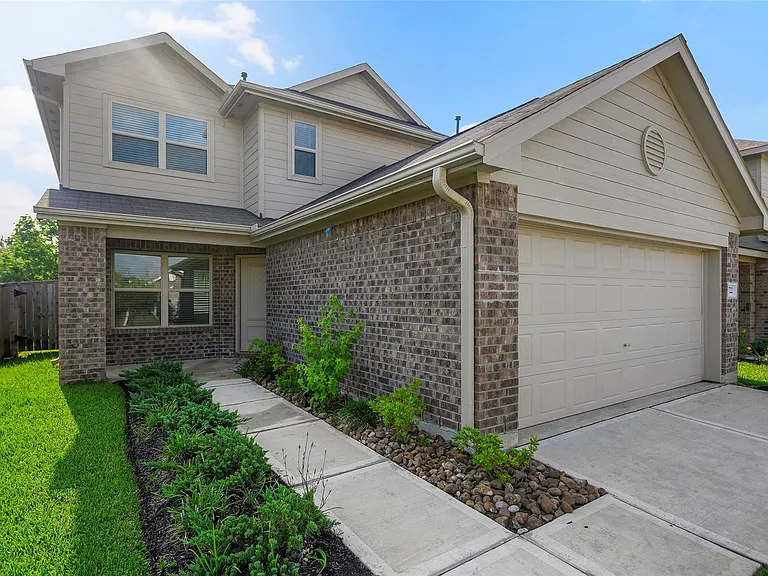 17722 Grove Hill Dr — Photo 2