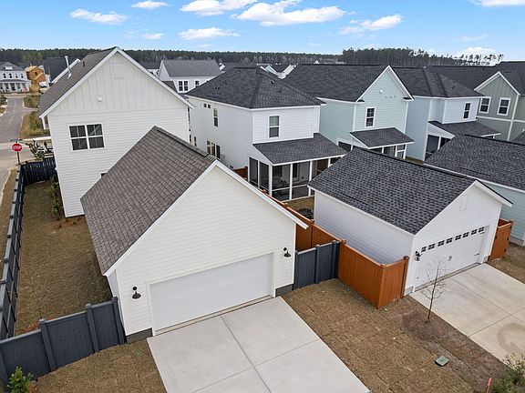 4th image of 726 Rumbling Leaf Ln