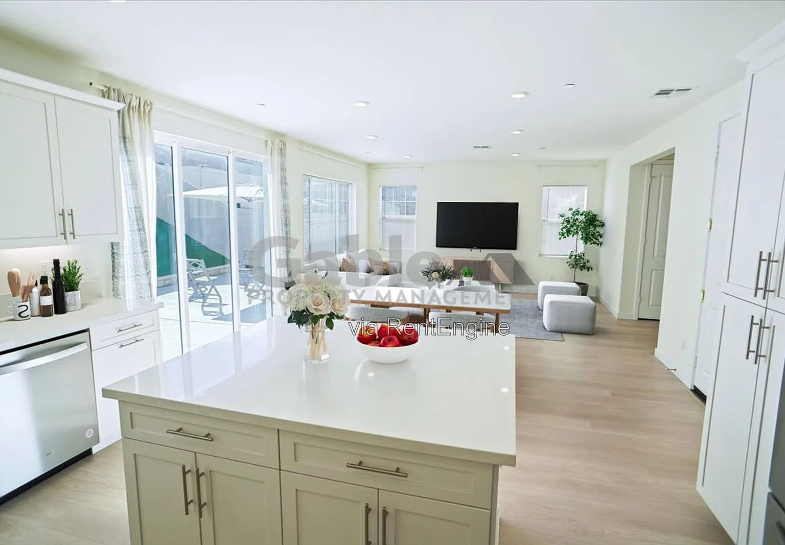3 bed, 2.5 bath, 2196 sqft, $3,975 — Photo 4