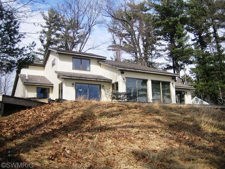 633 6th St, Pentwater, MI 49449 Zillow