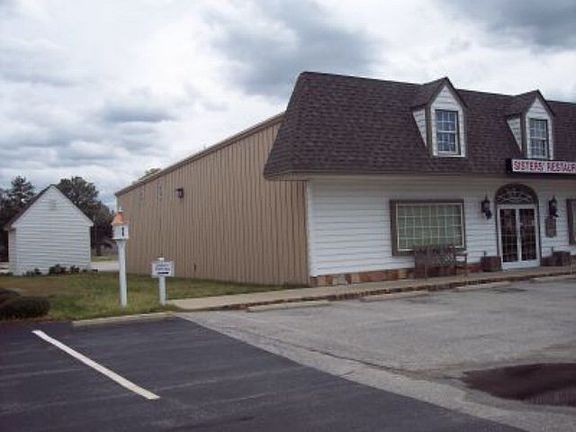 3rd image of 1071 N Winstead Ave