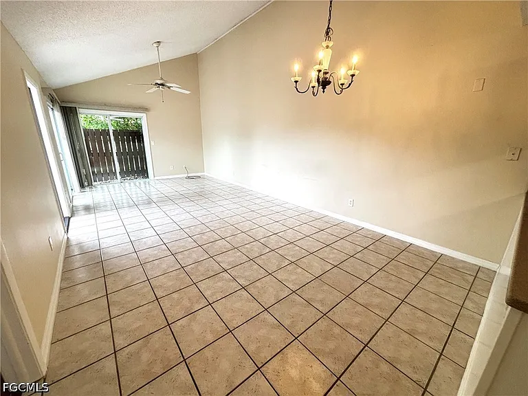 5660 Foxlake Dr — Photo 6