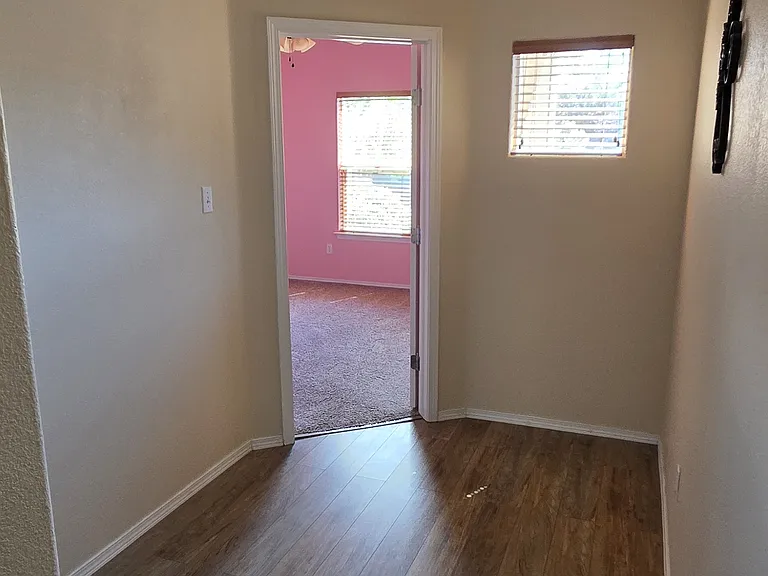 1100 Alegria Rd NW — Photo 27
