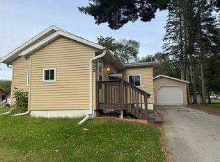 922 S River St, Shawano, WI 54166