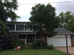 904 E Sunrise Rd, Addison, IL 60101