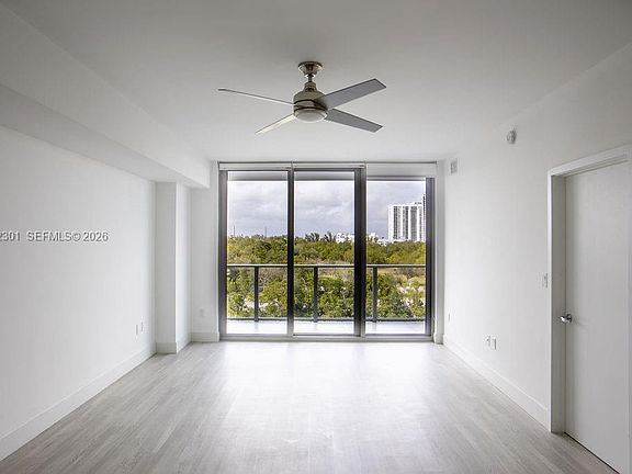 3rd image of 16385 N Biscayne Blvd #403