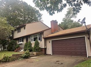 120 Heathridge Rd, Hamden, CT 06514