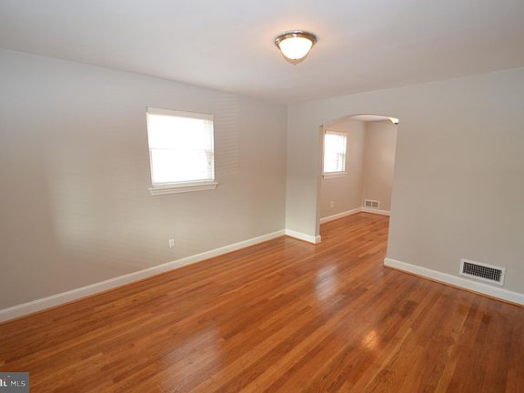5th image of 224 Evans La
