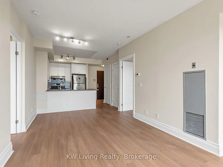 21 Upper Duke Cres #604 — Photo 13