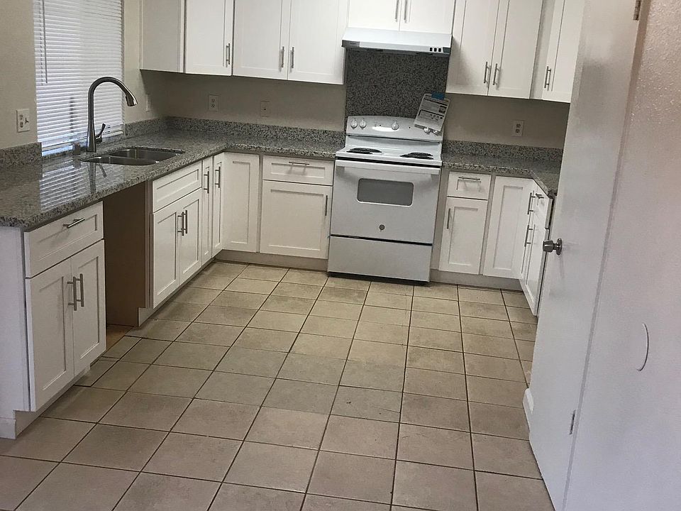 2nd image of 955 I St