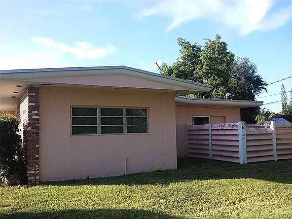 4th image of 19521 NE 21st Ct