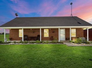 401 N Baese Rd, West, TX 76691