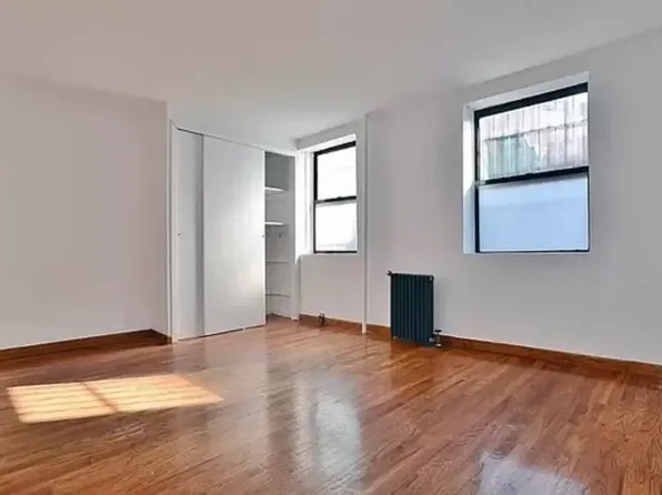 347 Bedford Avenue image 2 of 7