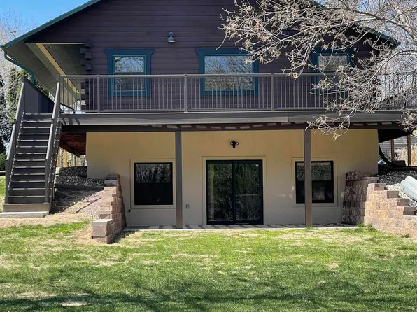 241 Westshore Dr, McCook Lake, SD 57049