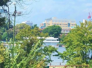 19 Bay State Rd APT 3, Boston, MA 02215