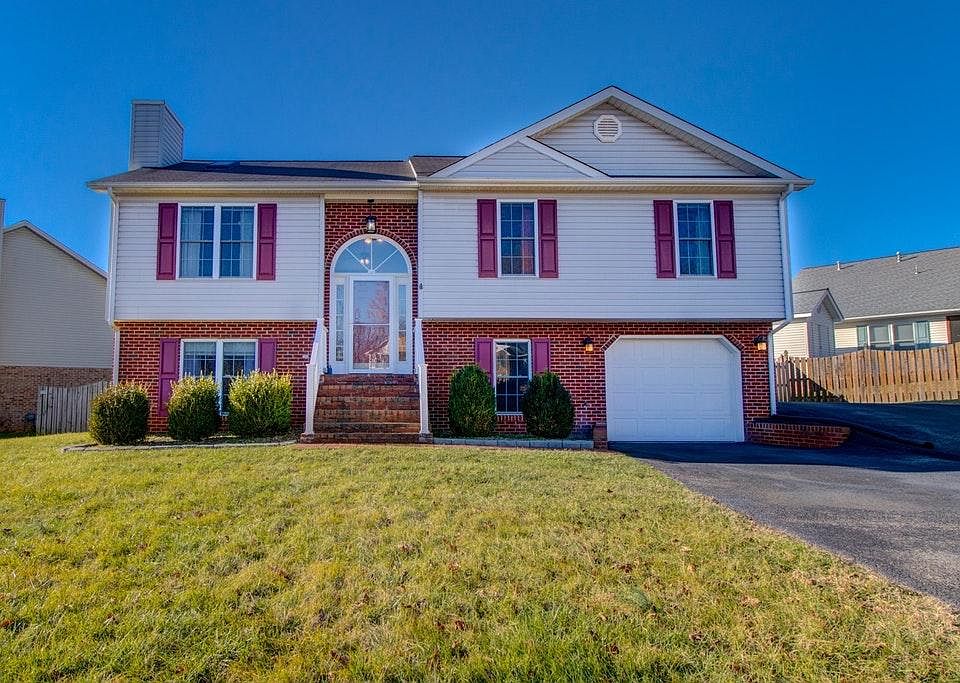 1st image of 915 Harmon Cir