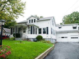 307 Elgin Ave APT 2, East Dundee, IL 60118