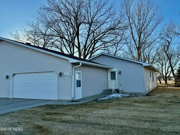 321 6th Street Cir SW, Watertown, SD 57201
