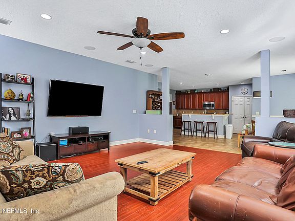 4th image of 709 Spruce Pine Ln