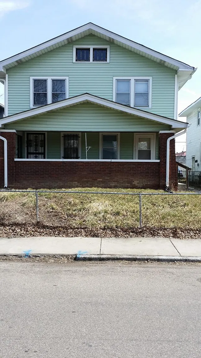 3413 N Kenwood Ave photo 1