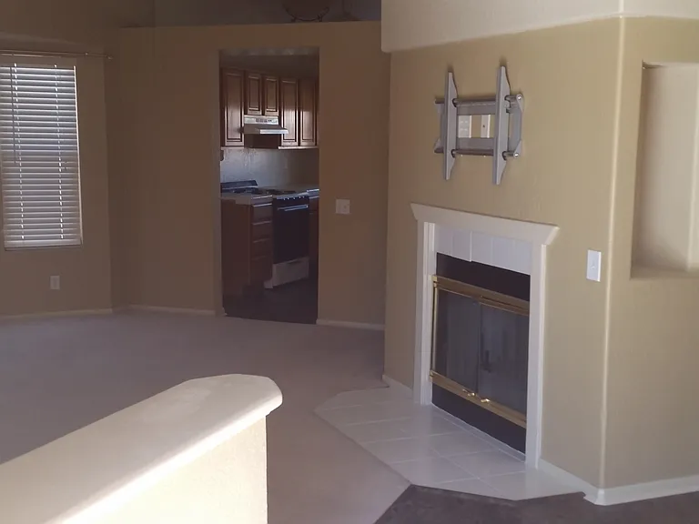 410 Tesoro Ln — Photo 4
