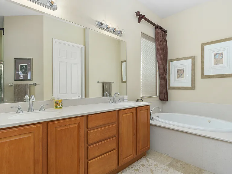 81126 Avenida Lorena — Photo 20