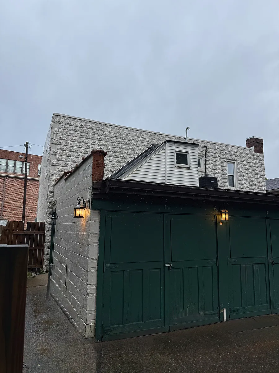 Building Photo - 1523 Greenup St #3