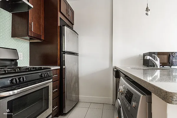 Rented by Dixon Advisory USA Inc. | media 33