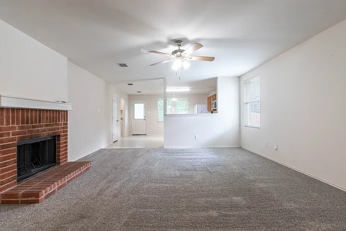 2405 Spruce Ct — Photo 3
