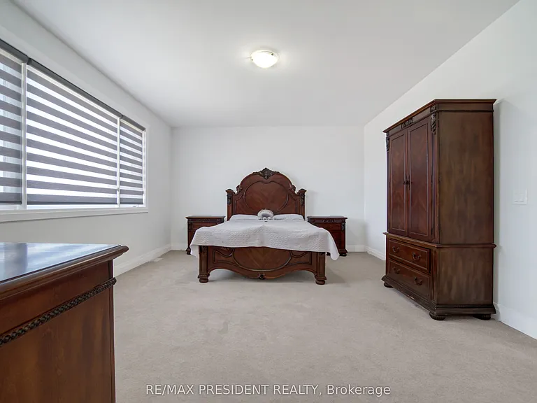 142 Prince Charles Cres — Photo 28