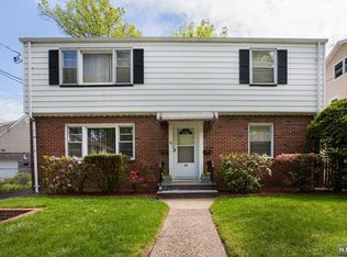 26 E Johnson Ave, Bergenfield, NJ 07621