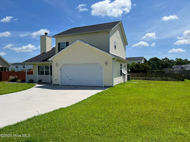 304 Mann St — Photo 2
