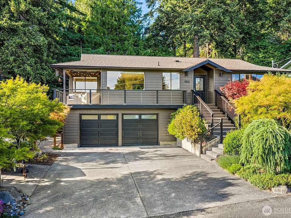 1st image of 1002 NE Holm Court