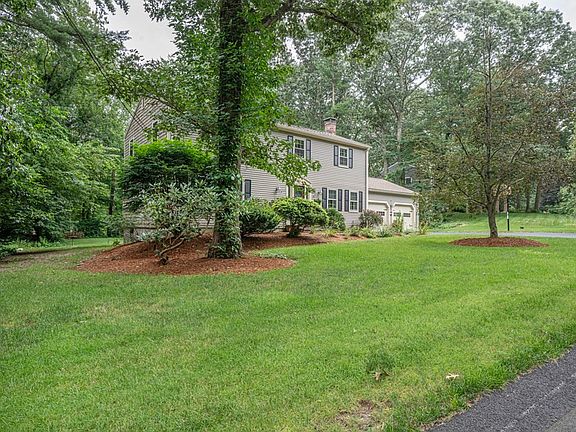 3rd image of 32 Heritage Hill Dr