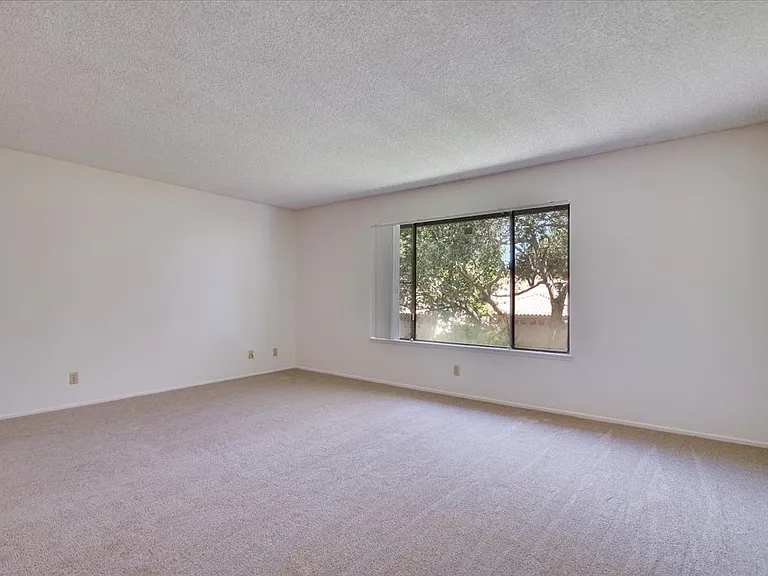 18 Stanford Cir — Photo 11