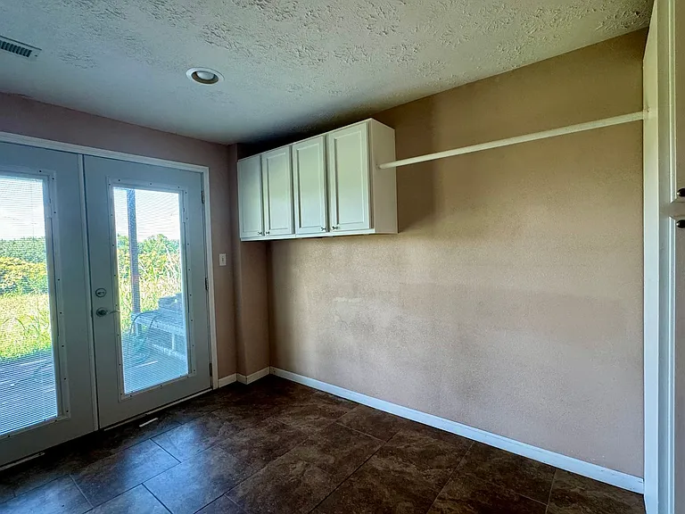 18410 Charity Dr — Photo 20