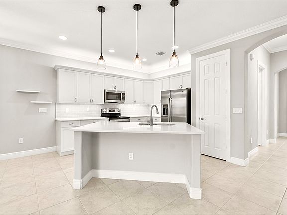 4th image of 6009 Bella Rosa Ln