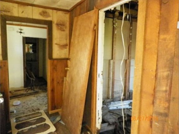 5th image of 425 E Dartmouth Ave