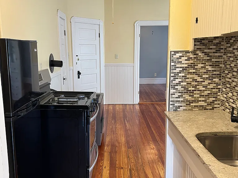 179 Eugenia St #2 — Photo 4