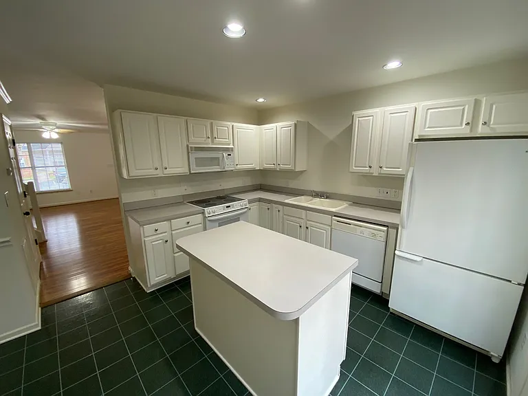 3763 Winborne Ln — Photo 6